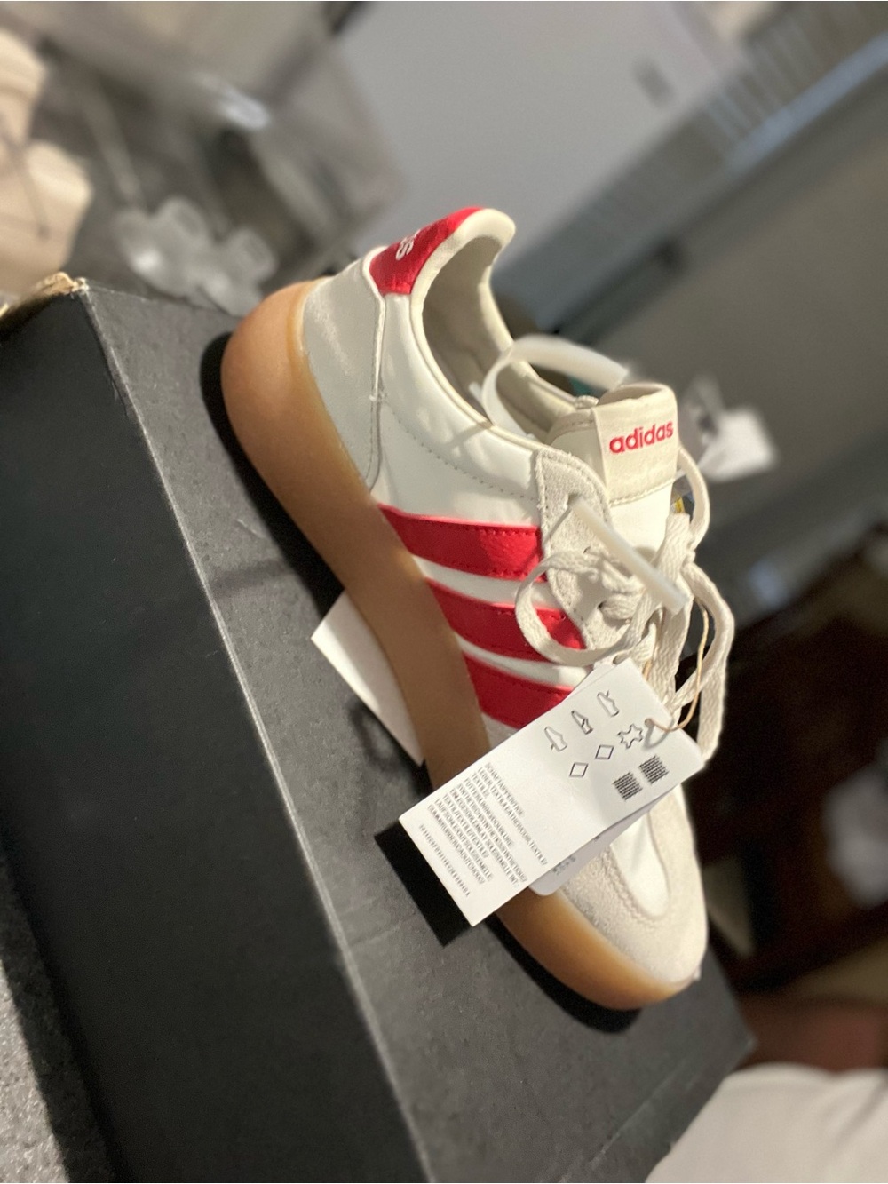 adidas men’s 6 or women’s 7.5 Cream and Red Retro Gum Sole Sneakers